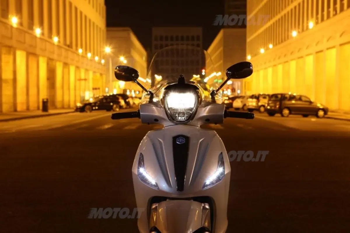Piaggio Beverly 125 e 300   (35)