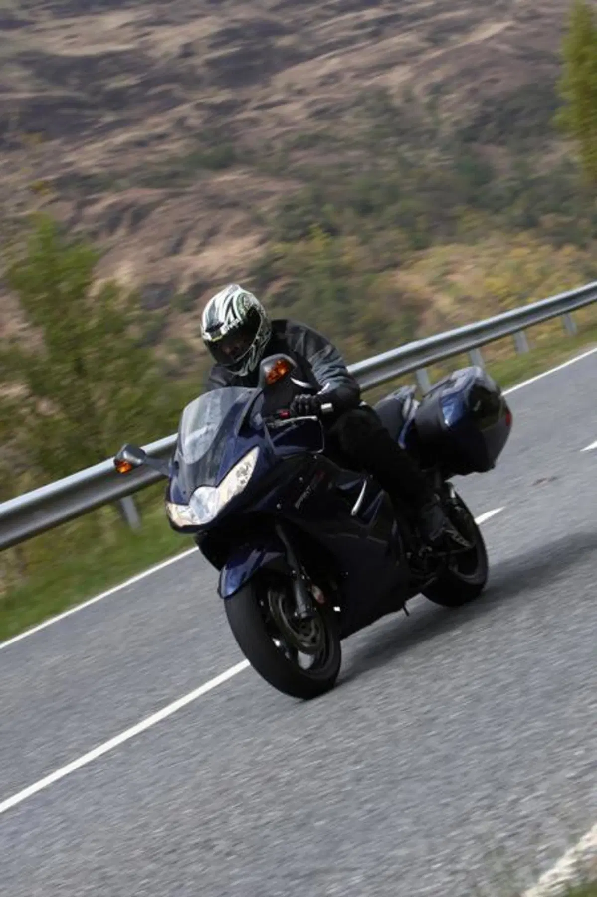 Triumph Sprint GT 1050  (3)