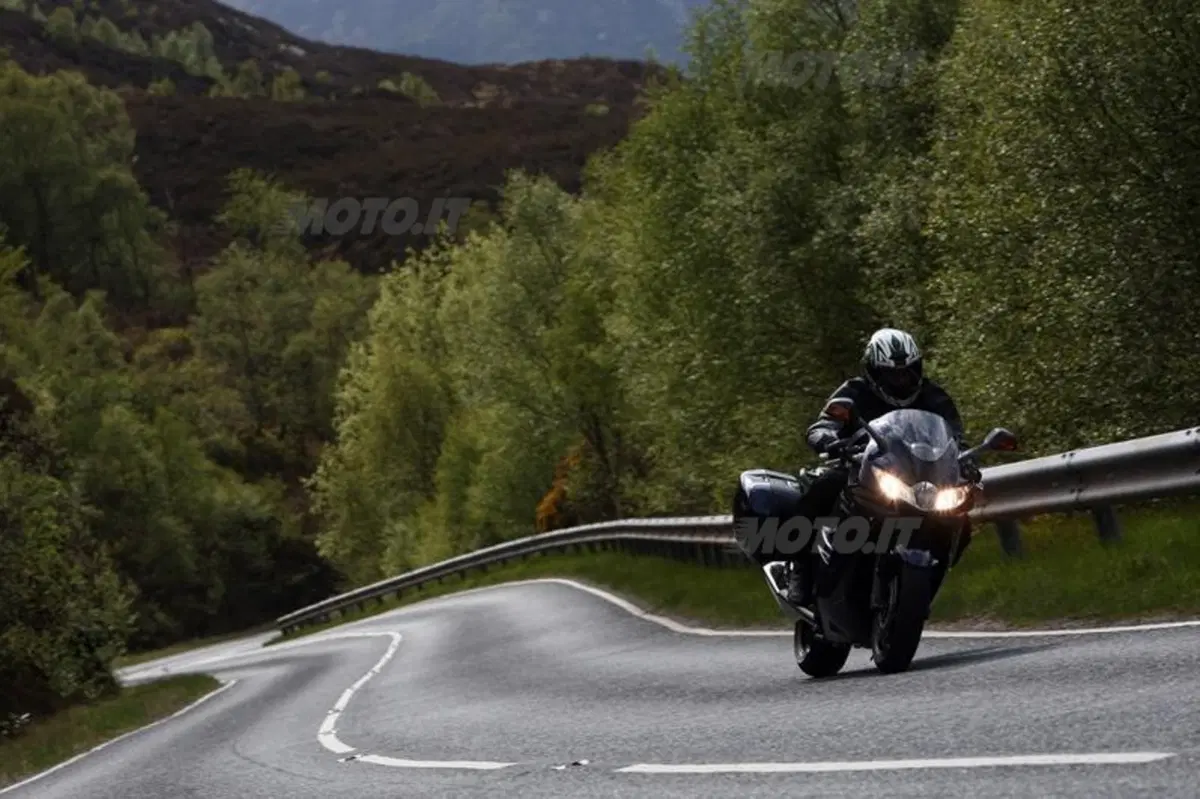 Triumph Sprint GT 1050  (4)