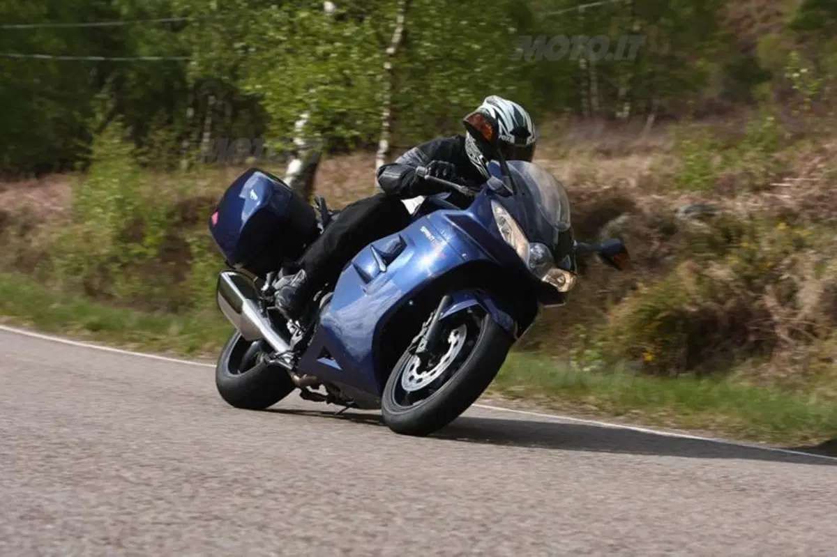 Triumph Sprint GT 1050  (6)