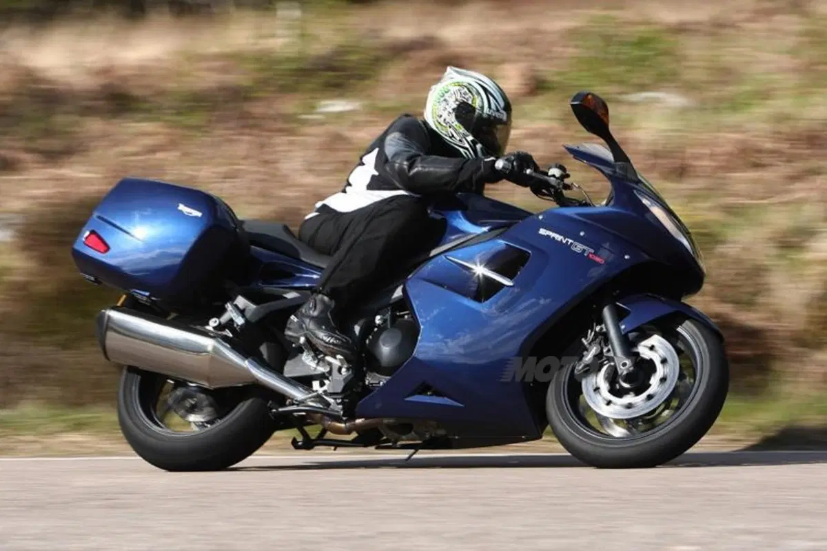 Triumph Sprint GT 1050  (8)
