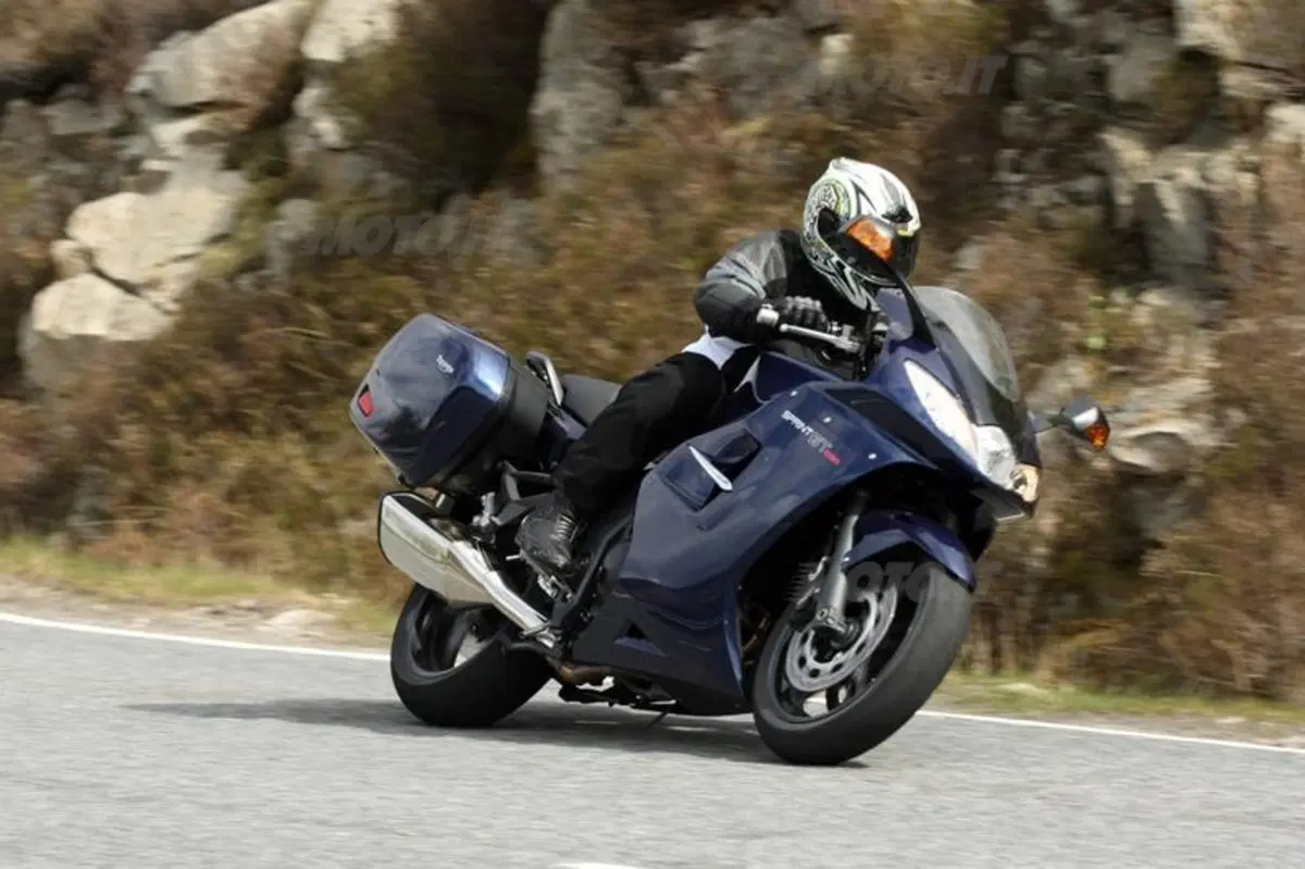 Triumph Sprint GT 1050  (10)