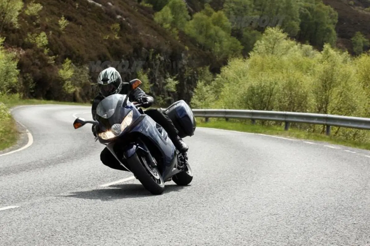 Triumph Sprint GT 1050  (12)
