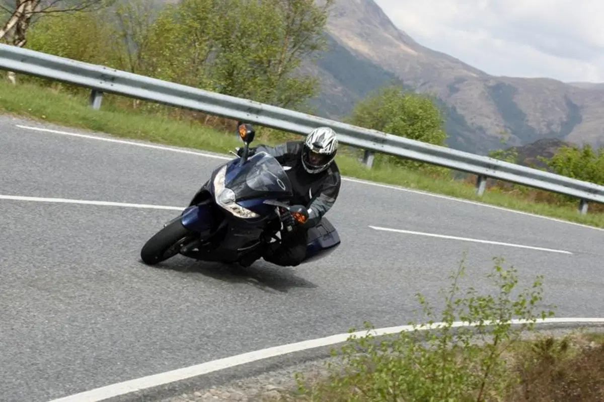 Triumph Sprint GT 1050  (13)