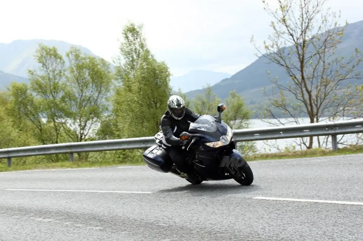 Triumph Sprint GT 1050  (14)