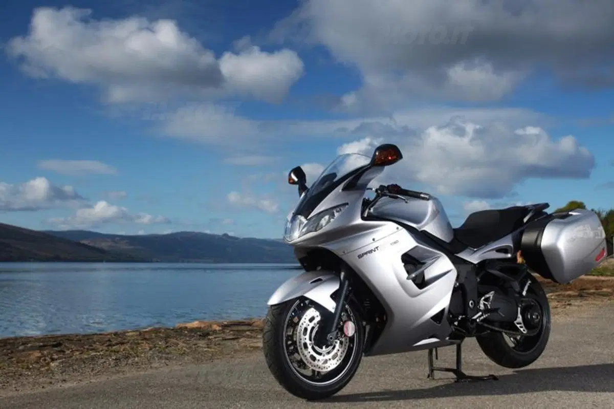 Triumph Sprint GT 1050  (23)