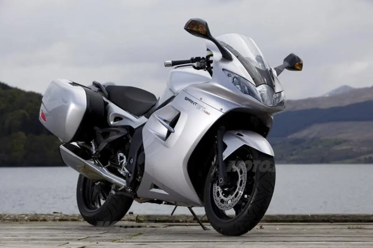 Triumph Sprint GT 1050  (24)