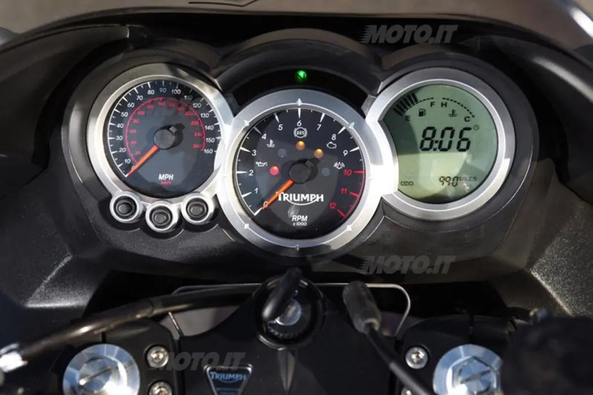 Triumph Sprint GT 1050  (34)