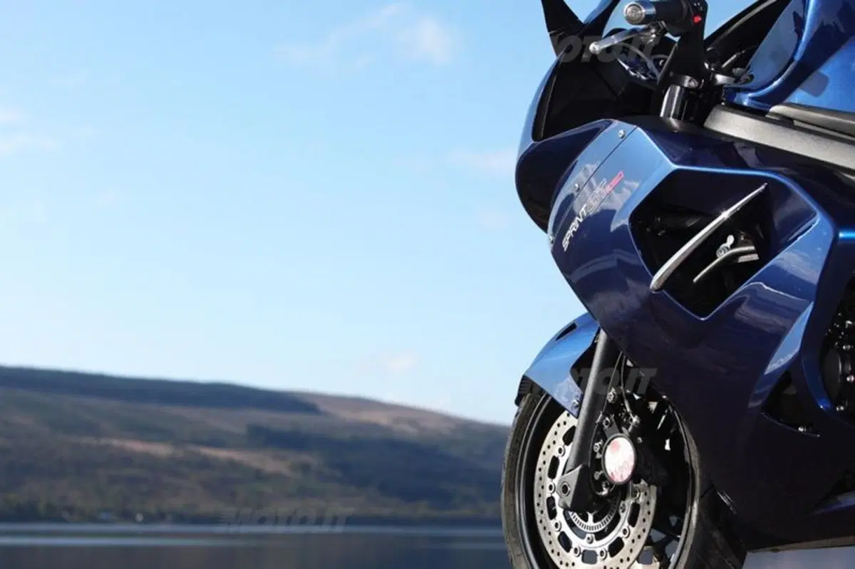 Triumph Sprint GT 1050  (39)