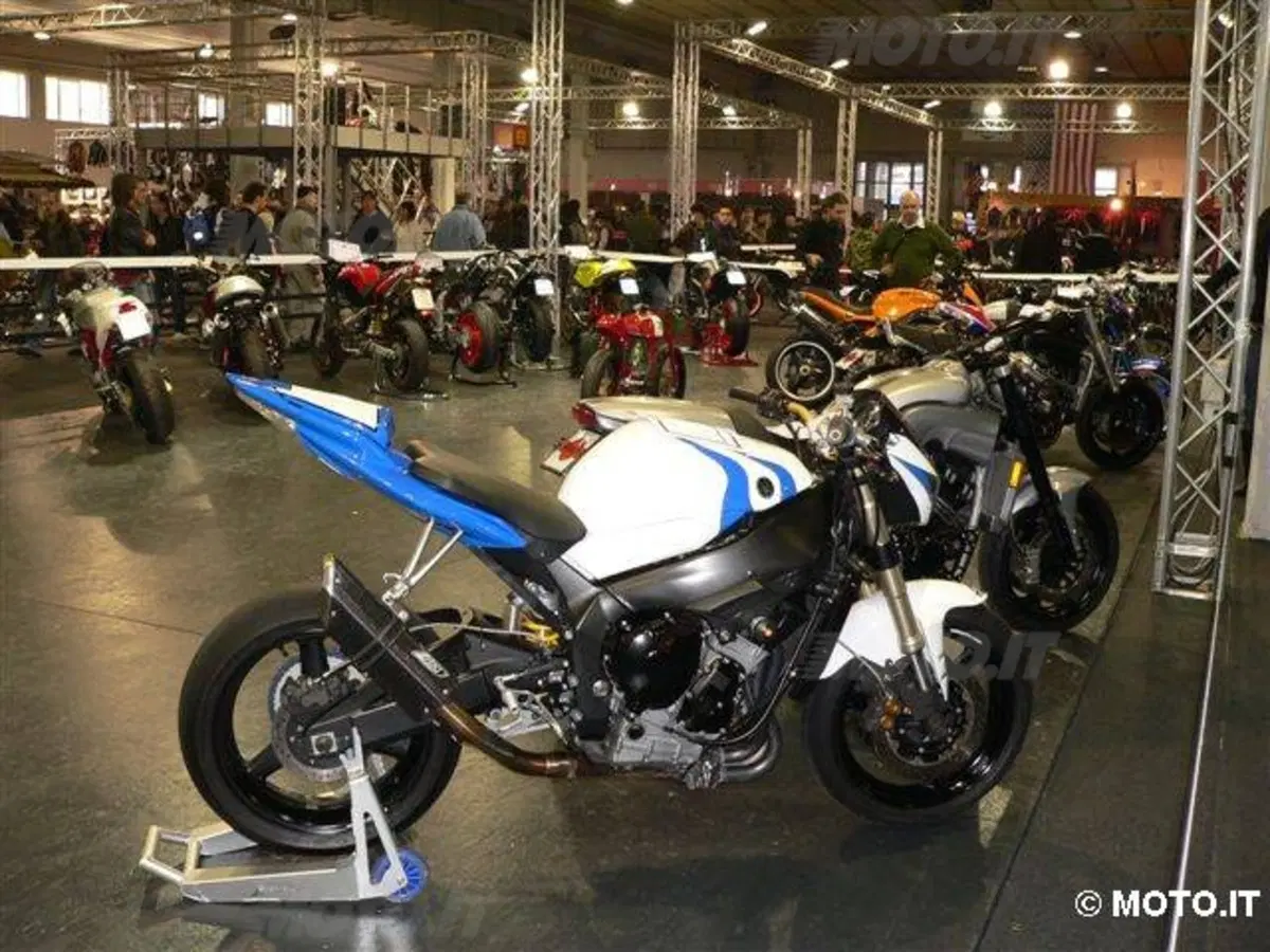 Le Strane di Moto.it: Yamaha YZF R1 2003   (2)