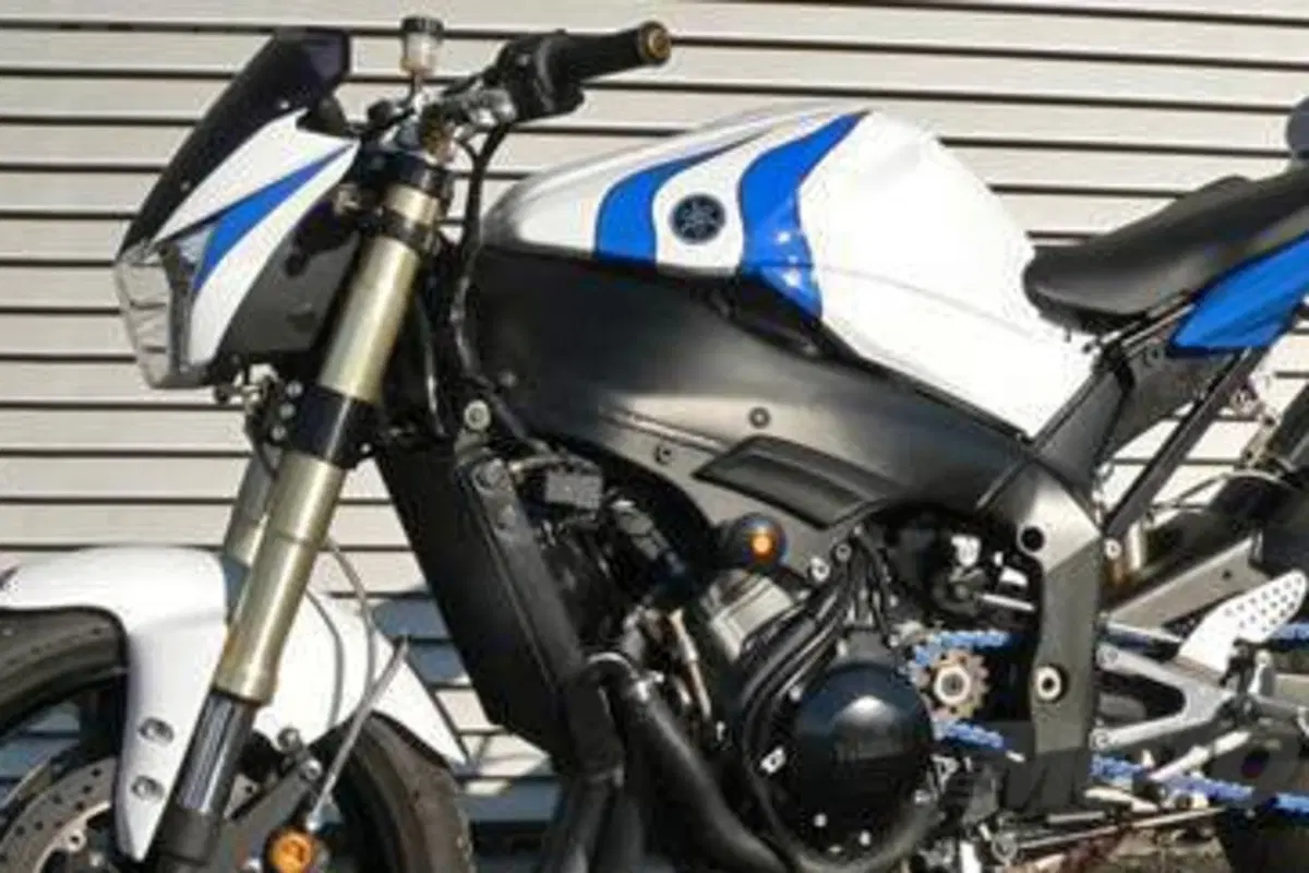 Le Strane di Moto.it: Yamaha YZF R1 2003   (4)