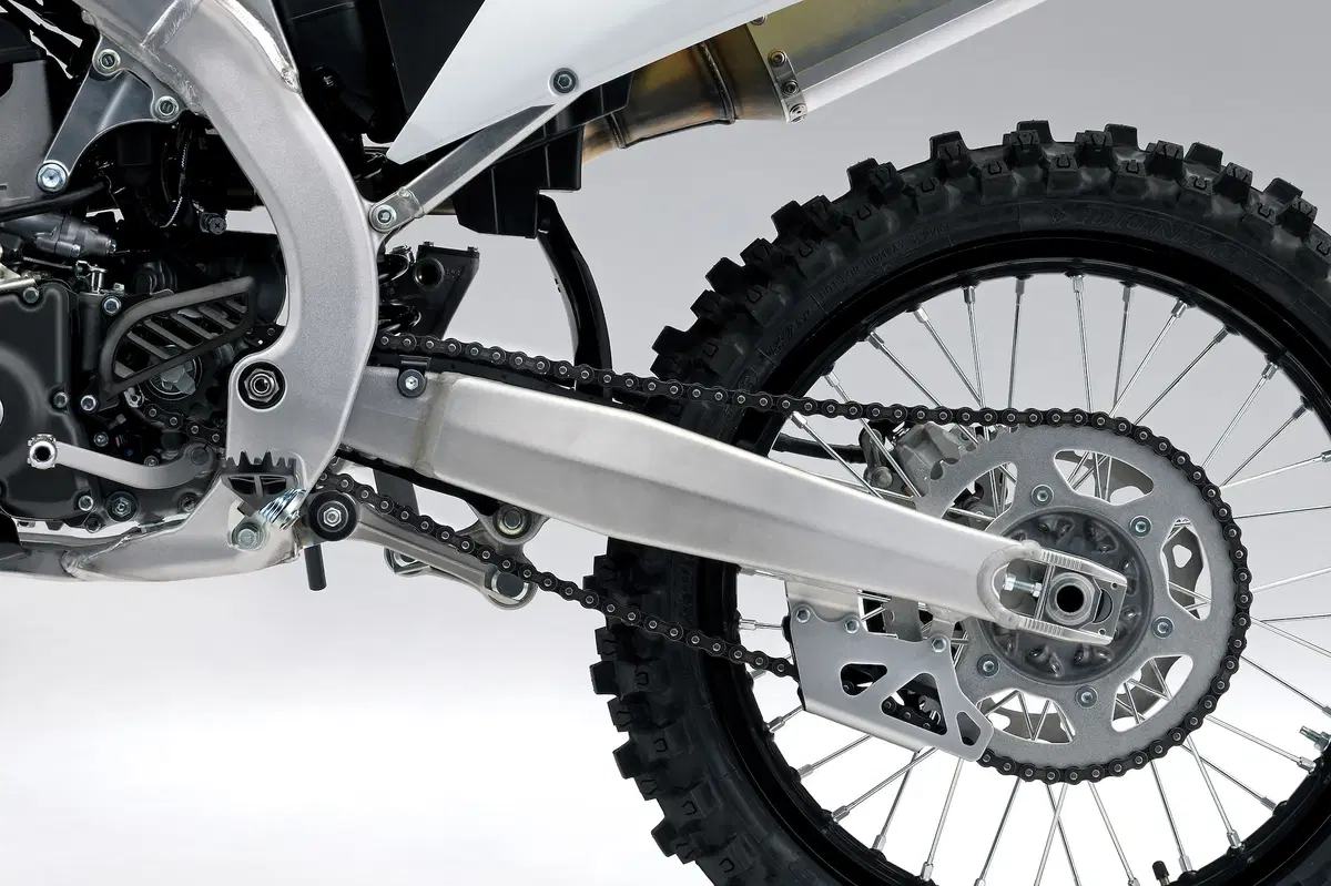 Suzuki RM-Z 250 2019: nuovo telaio, e non solo (18)