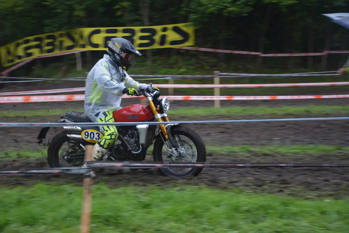 Fantic Motor Caballero Scrambler 250: l'abbiamo provata su strada e in gara (4)
