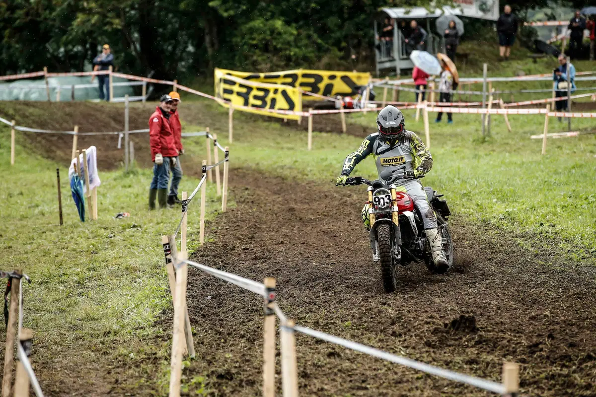 Fantic Motor Caballero Scrambler 250: l'abbiamo provata su strada e in gara
