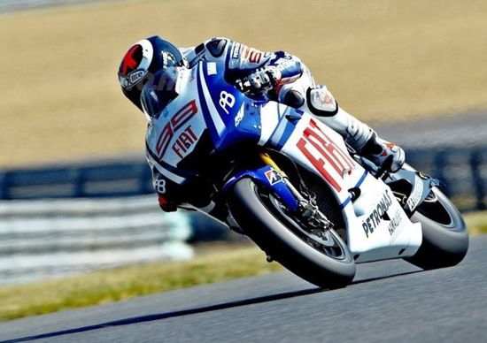 Lorenzo vince a Le Mans, Rossi secondo, terzo Dovizioso