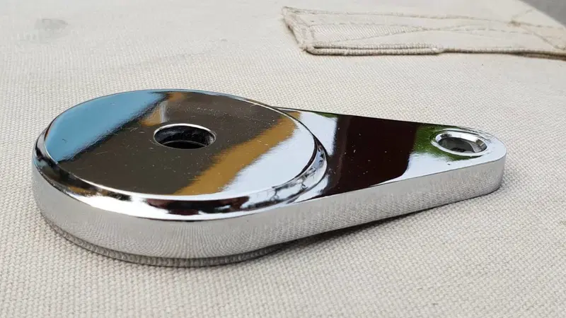 Supporto cromato contachilometri Harley-Davidson (3)