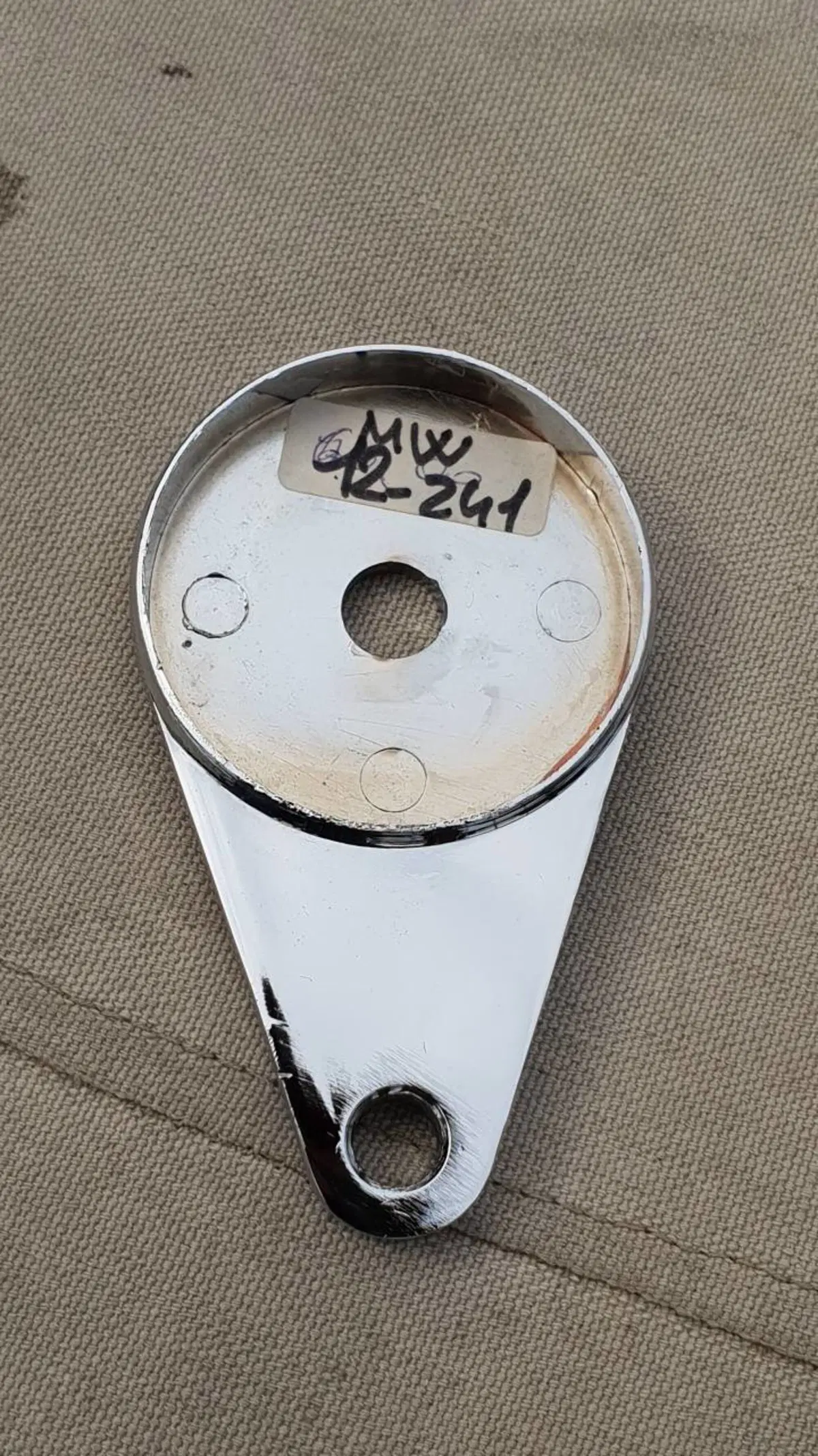 Supporto cromato contachilometri Harley-Davidson (4)