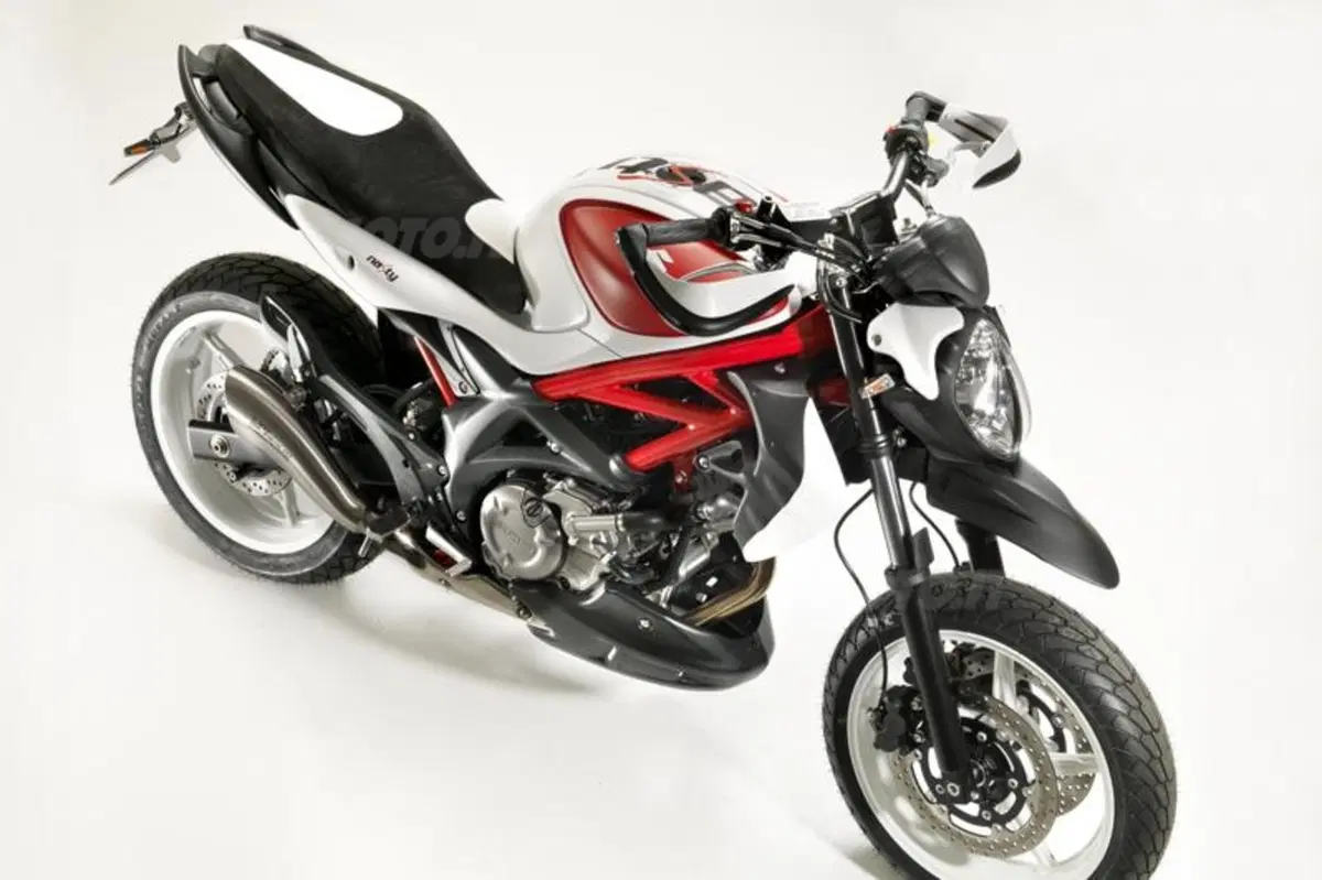 Special. La Suzuki Gladius diventa "NaSty" (3)