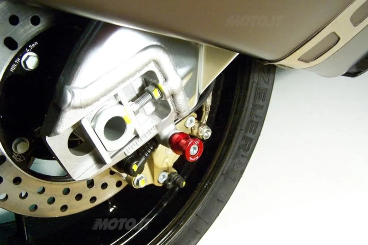 LLS Racing accessori per Aprilia RSV4R e Factory (9)