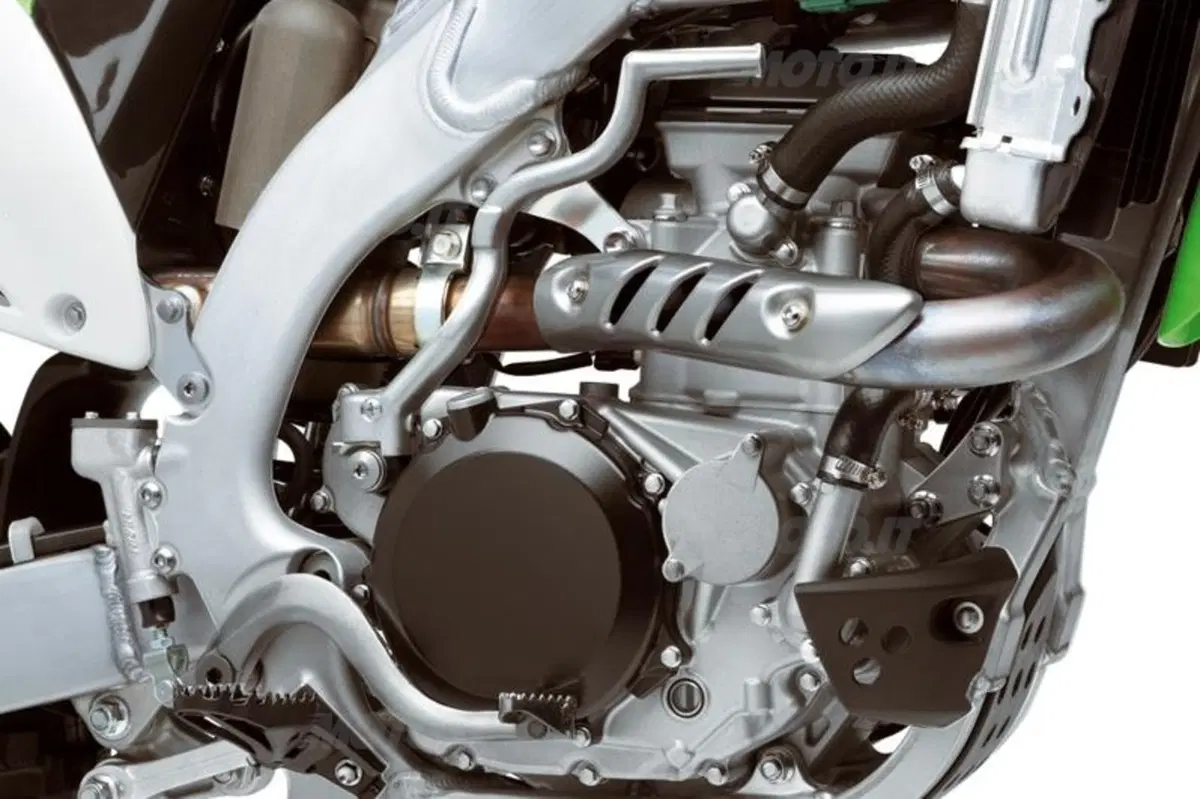 La Kawasaki KX-F 250 e 450 del 2011 (7)