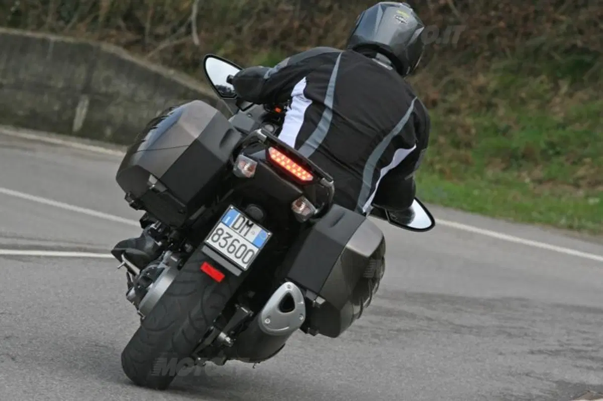 Kawasaki 1400 GTR/ABS   (6)