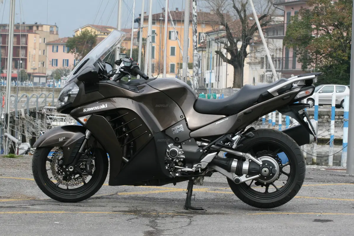 Kawasaki 1400 GTR/ABS   (13)