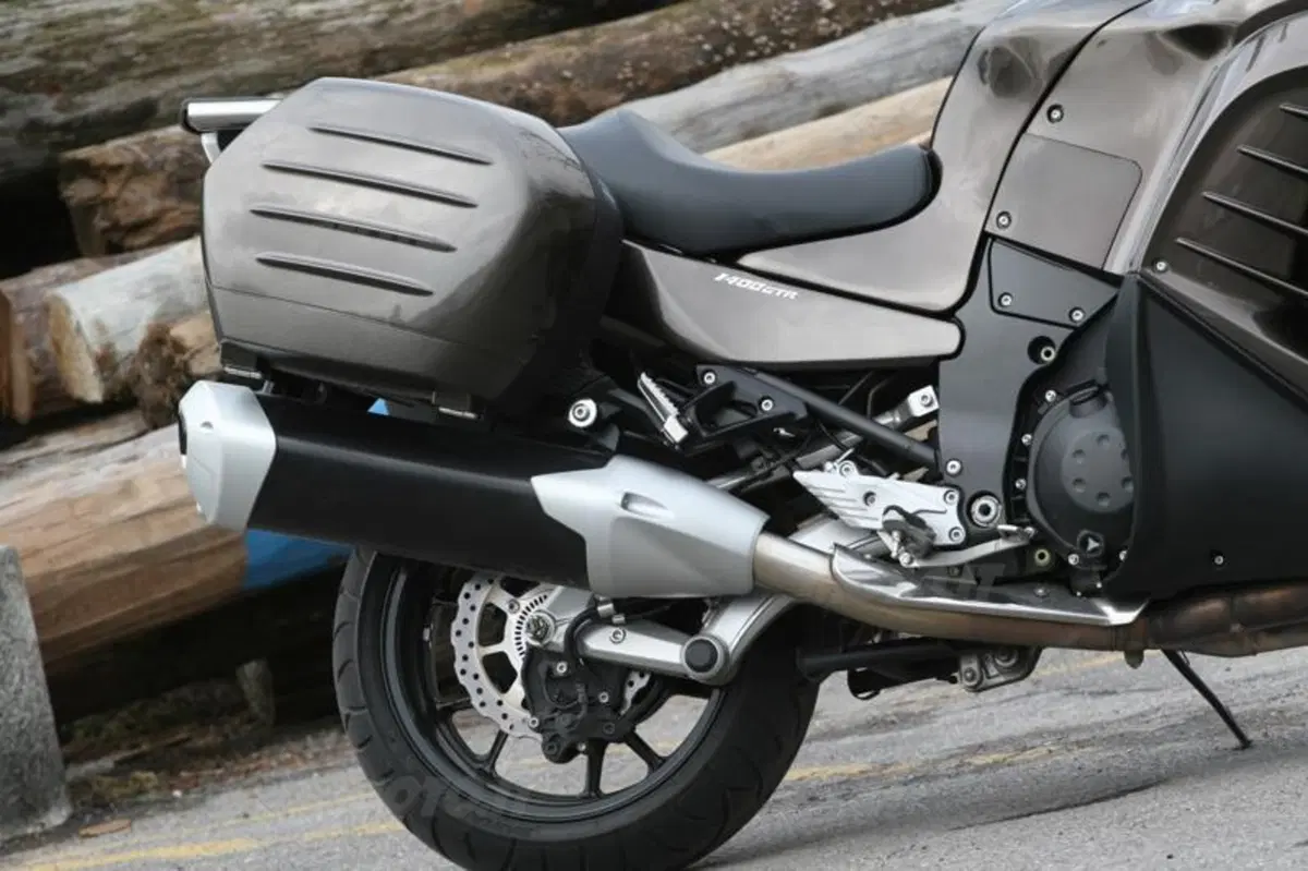 Kawasaki 1400 GTR/ABS   (17)
