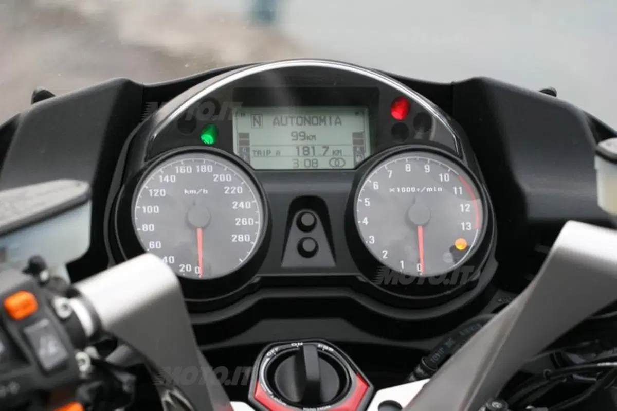 Kawasaki 1400 GTR/ABS   (24)