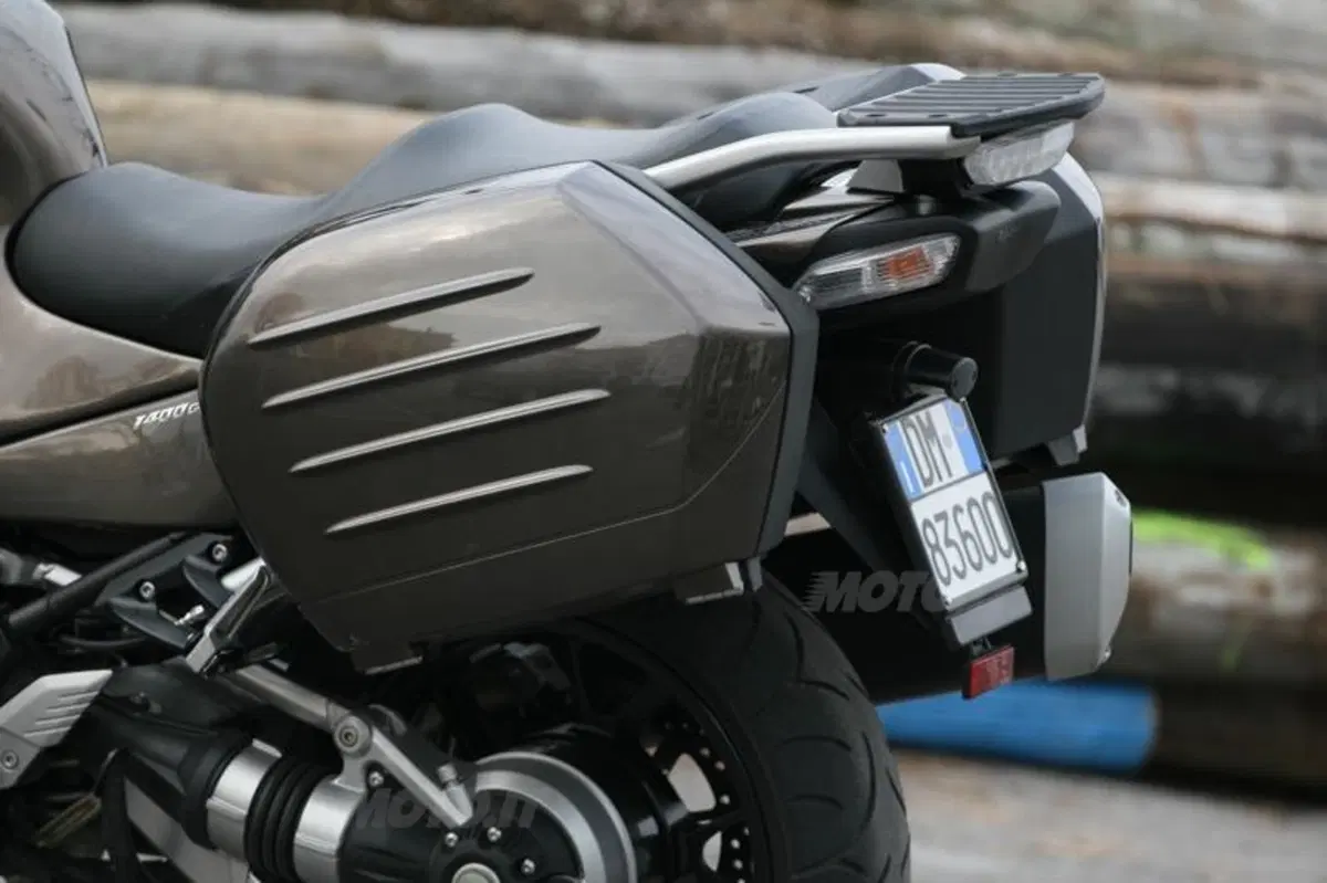 Kawasaki 1400 GTR/ABS   (26)