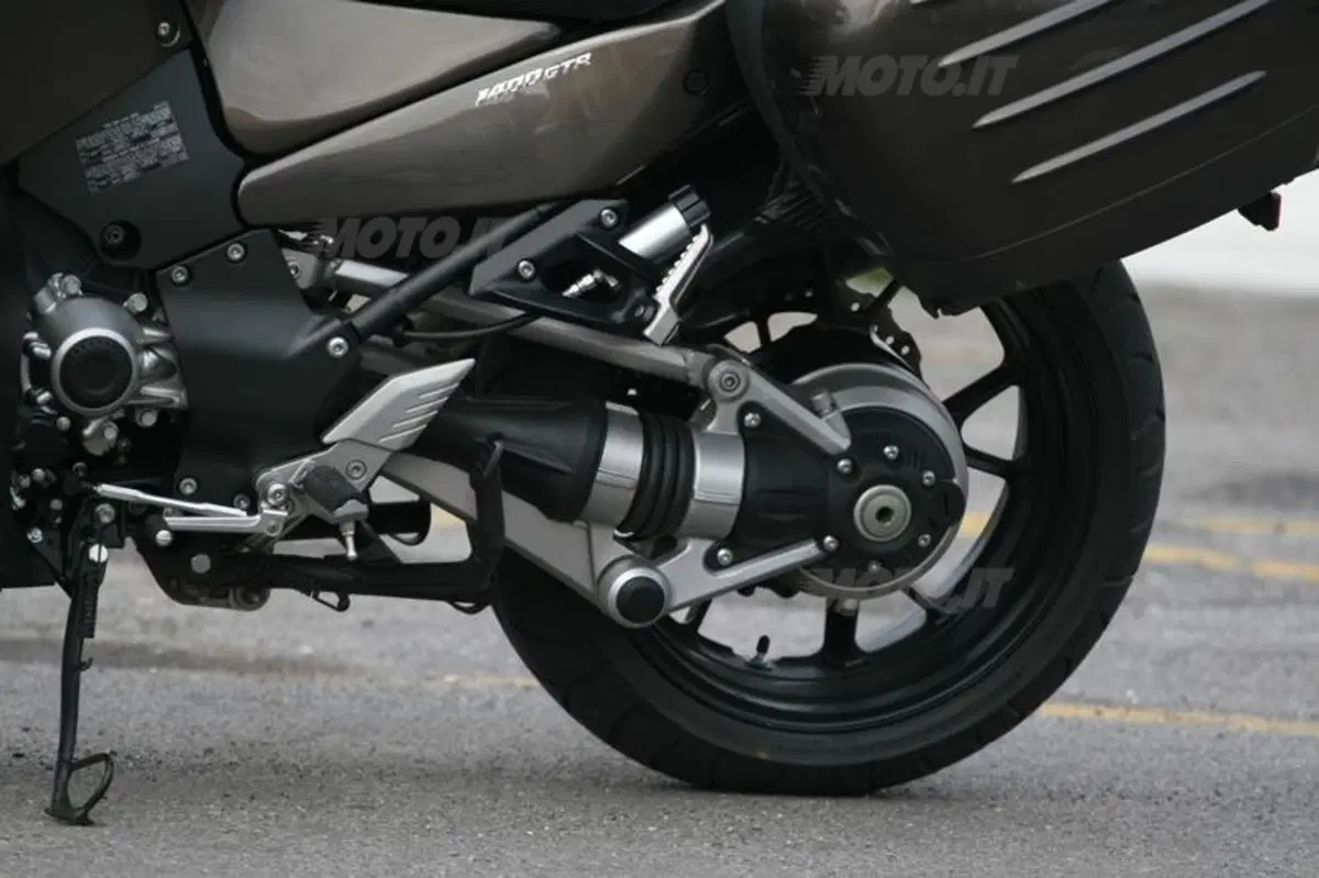 Kawasaki 1400 GTR/ABS   (27)