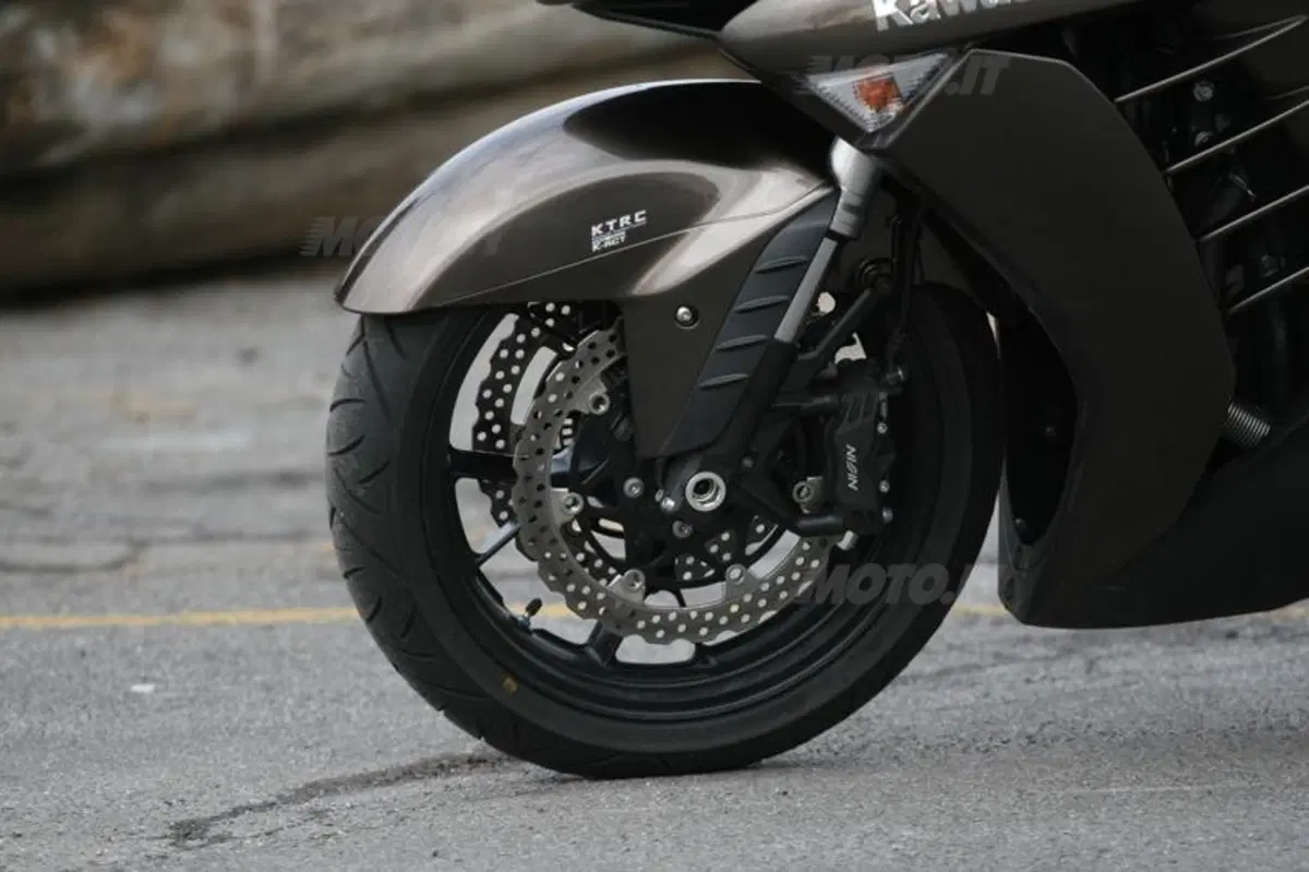Kawasaki 1400 GTR/ABS   (29)
