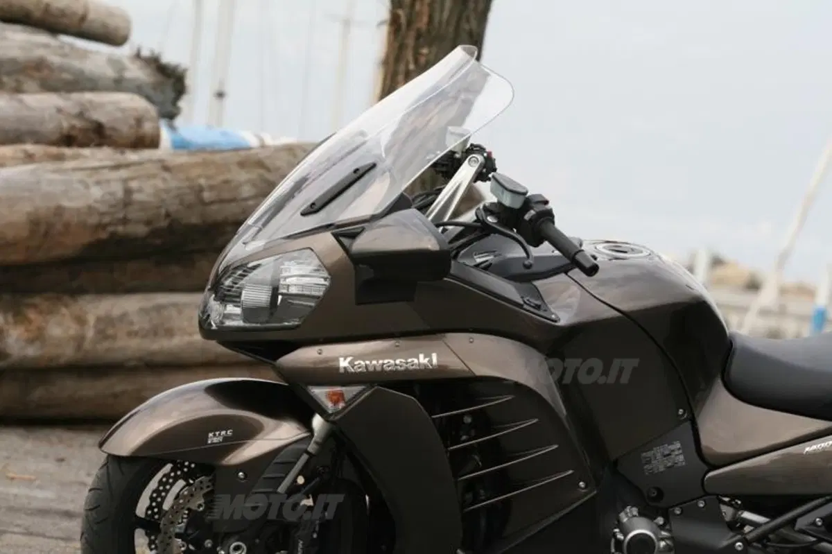 Kawasaki 1400 GTR/ABS   (30)
