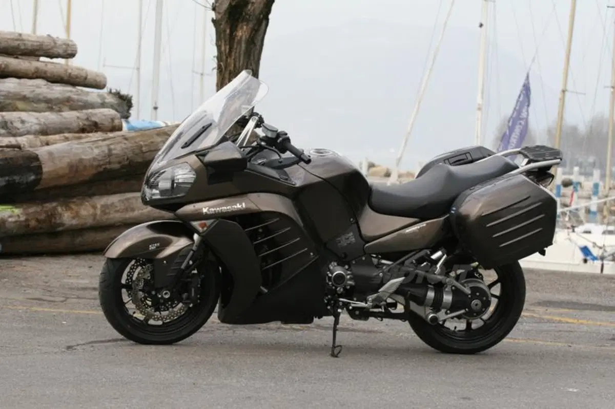 Kawasaki 1400 GTR/ABS   (31)
