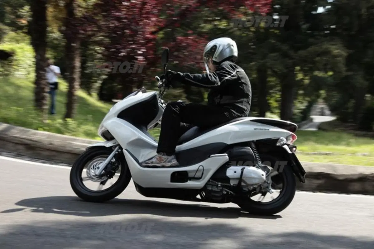 Honda PCX 125   (2)