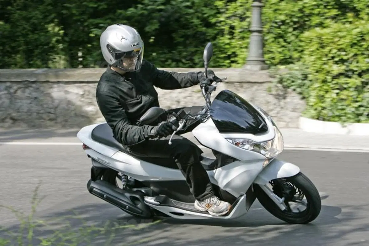 Honda PCX 125   (12)