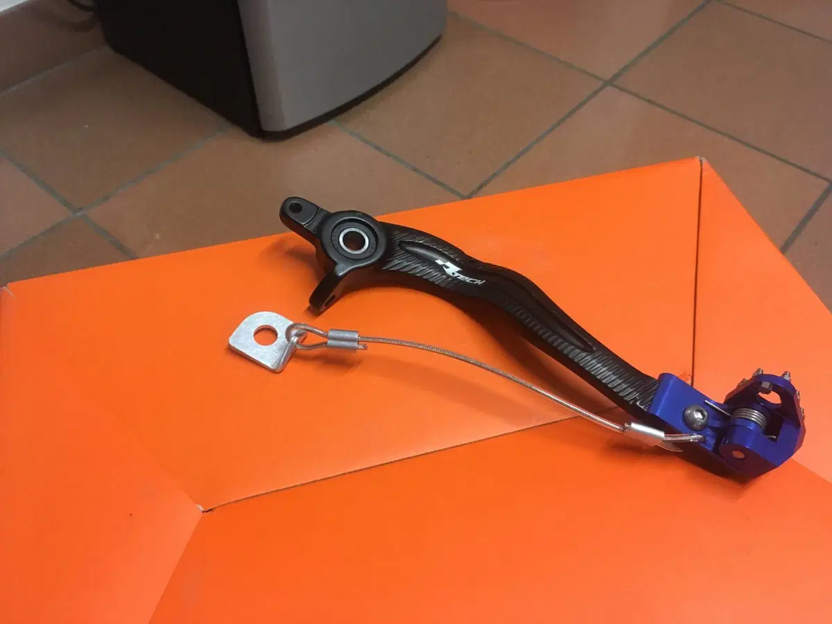 LEVA FRENO POSTERIORE HUSQVARNA r-tech Racetech (2)