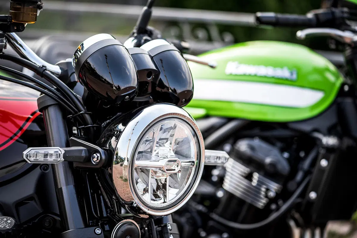 Kawasaki Z 900RS e Z 900RS CAFE: sfida in famiglia (3)