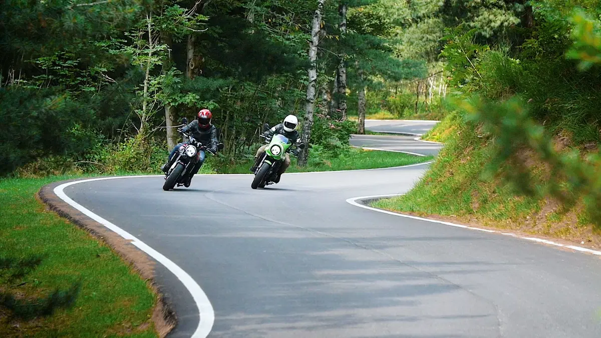 Kawasaki Z 900RS e Z 900RS CAFE: sfida in famiglia (3)