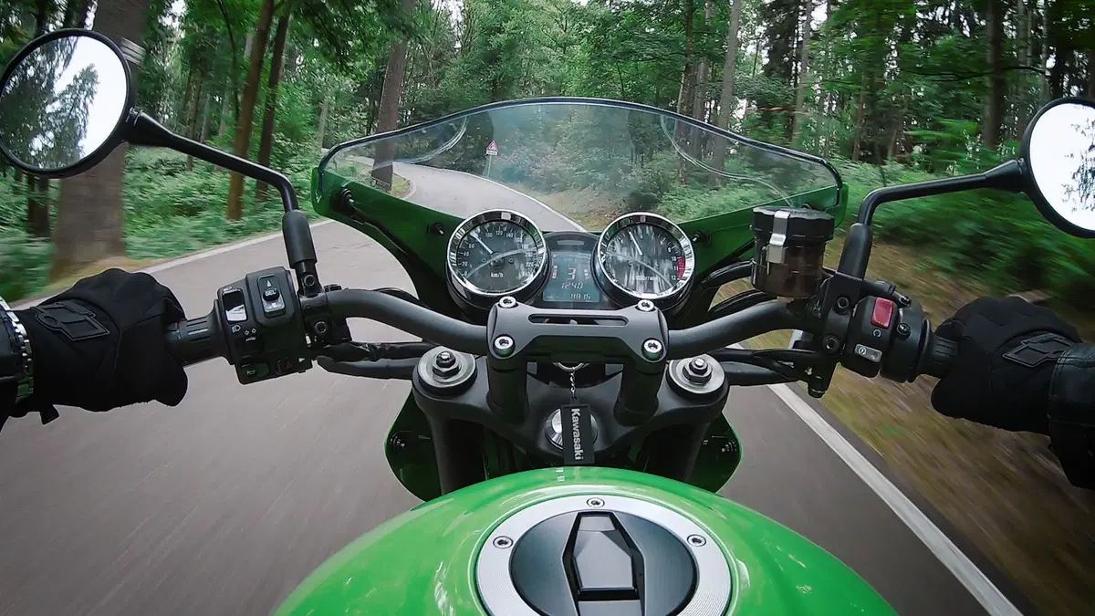 Kawasaki Z 900RS e Z 900RS CAFE: sfida in famiglia (5)
