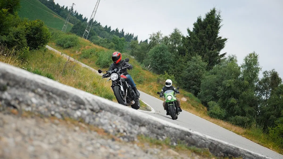 Kawasaki Z 900RS e Z 900RS CAFE: sfida in famiglia (2)