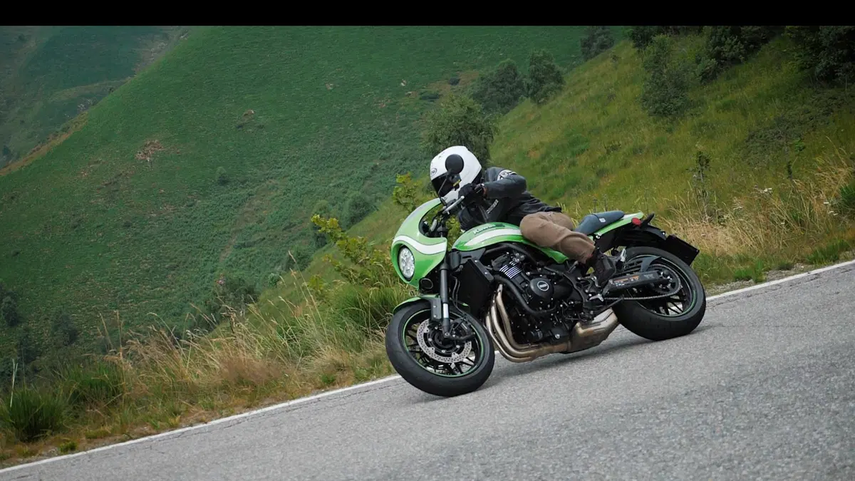Kawasaki Z 900RS e Z 900RS CAFE: sfida in famiglia (3)