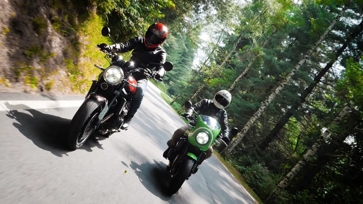 Kawasaki Z 900RS e Z 900RS CAFE: sfida in famiglia (6)