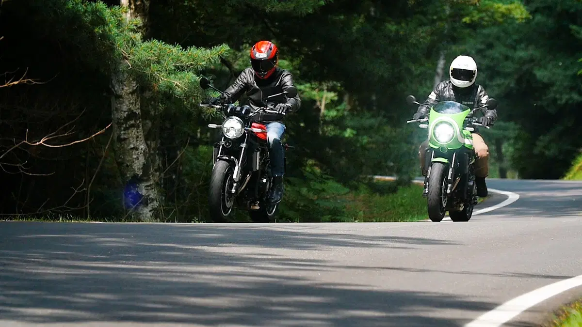 Kawasaki Z 900RS e Z 900RS CAFE: sfida in famiglia (7)
