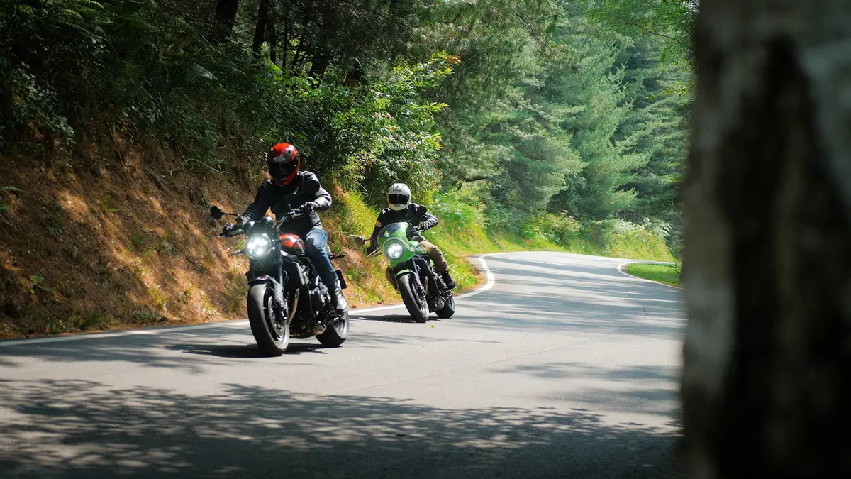 Kawasaki Z 900RS e Z 900RS CAFE: sfida in famiglia (10)