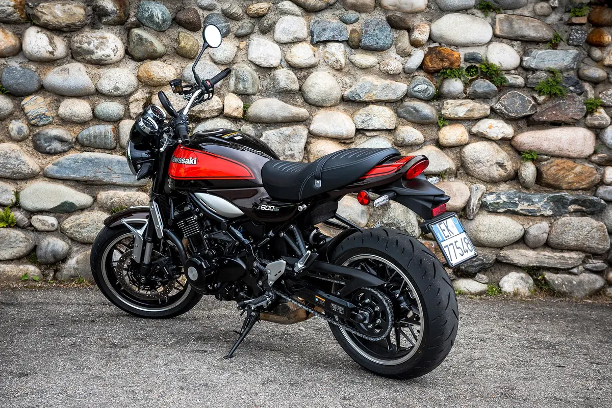 Kawasaki Z 900RS e Z 900RS CAFE: sfida in famiglia (12)