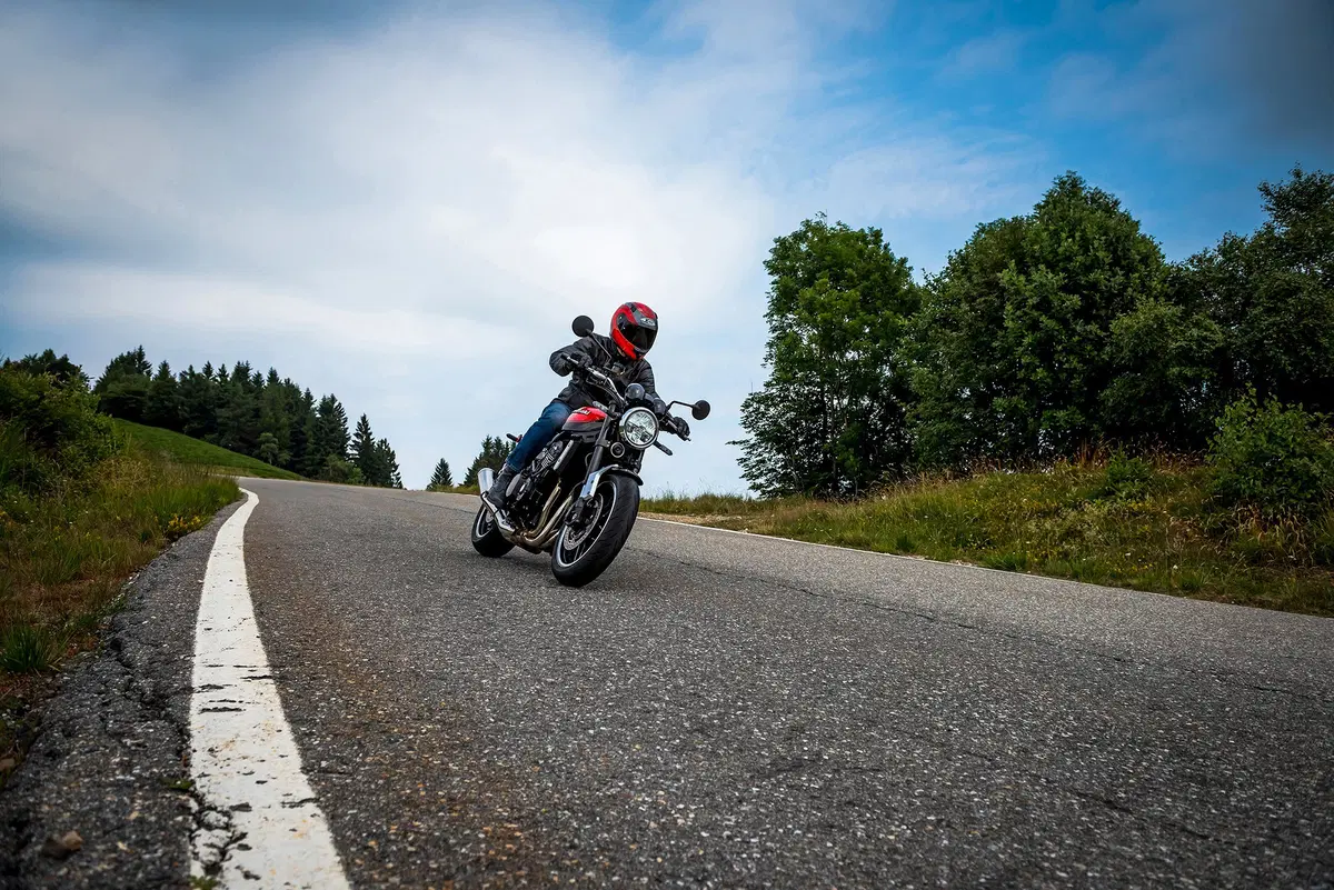 Kawasaki Z 900RS e Z 900RS CAFE: sfida in famiglia (23)