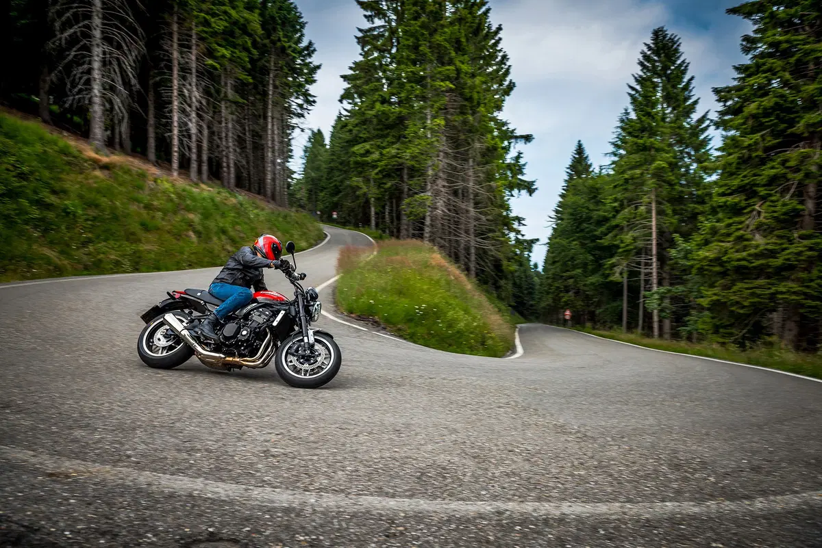 Kawasaki Z 900RS e Z 900RS CAFE: sfida in famiglia (28)