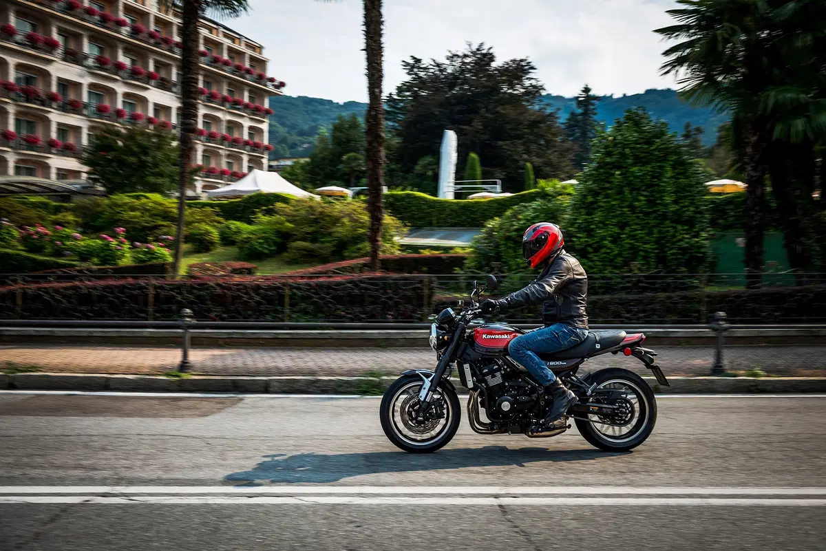 Kawasaki Z 900RS e Z 900RS CAFE: sfida in famiglia (31)