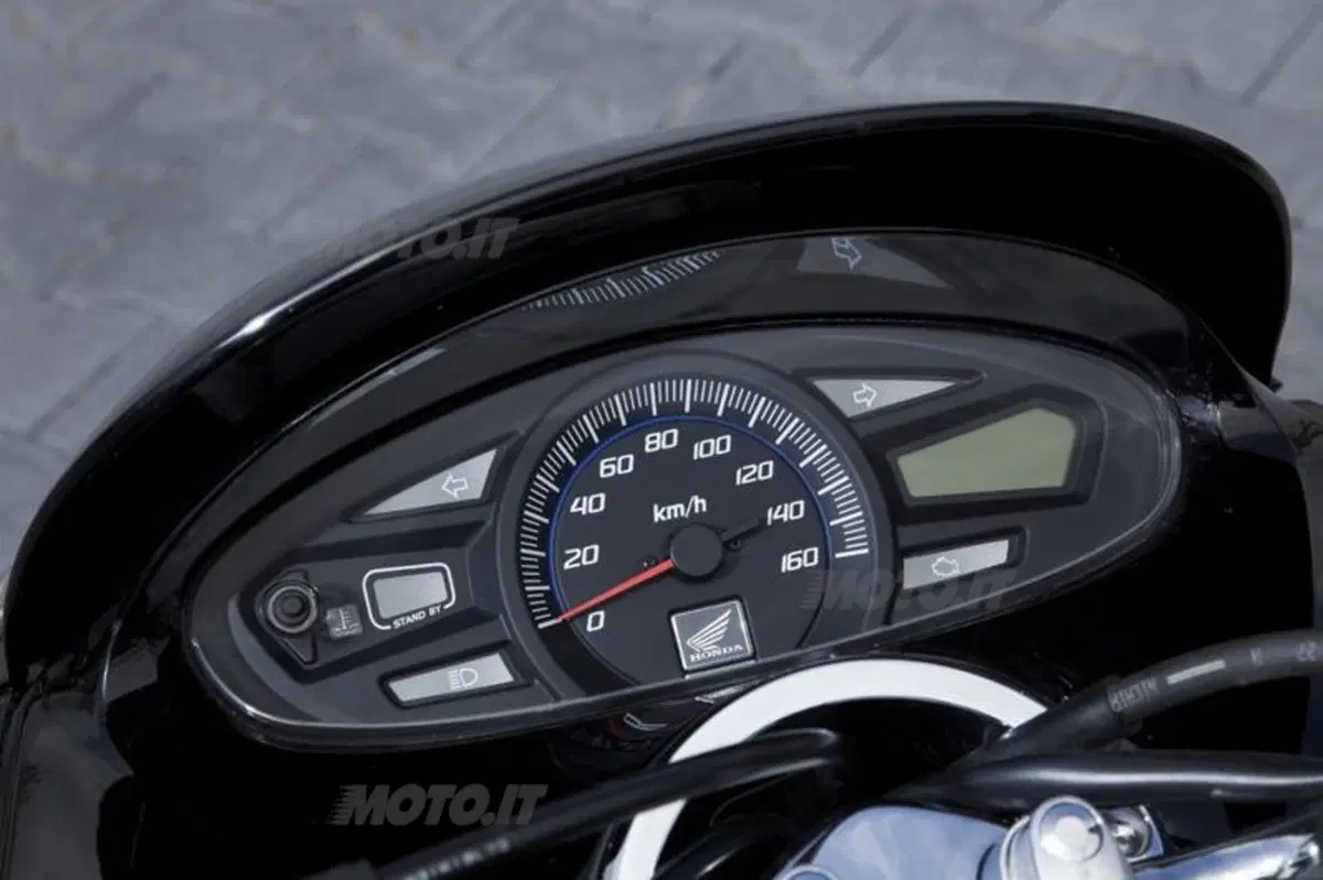 Honda PCX 125   (35)