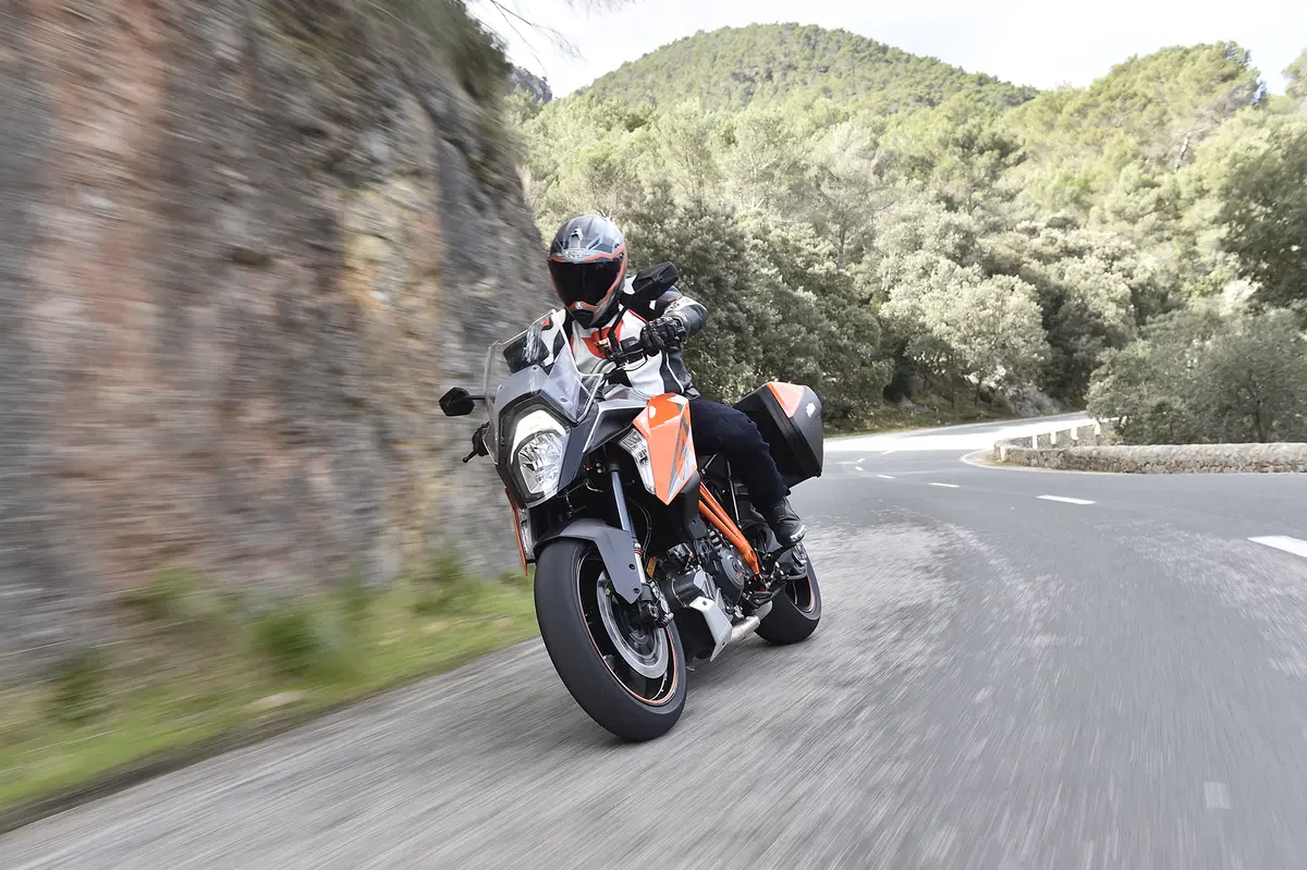 KTM SuperDuke 1290 GT (5)